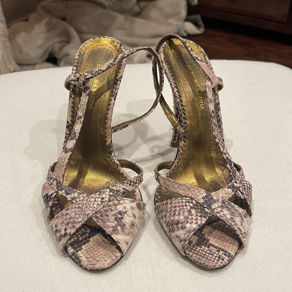 BCBG max Azria slim back snake, print heels, size 7 1/2 pre-owned